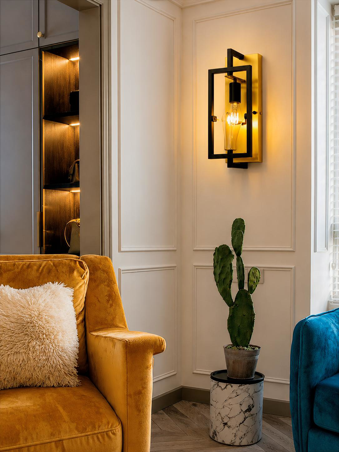 MB5002-1W Modern Black & Gold Glass Wall Lantern - Image 2